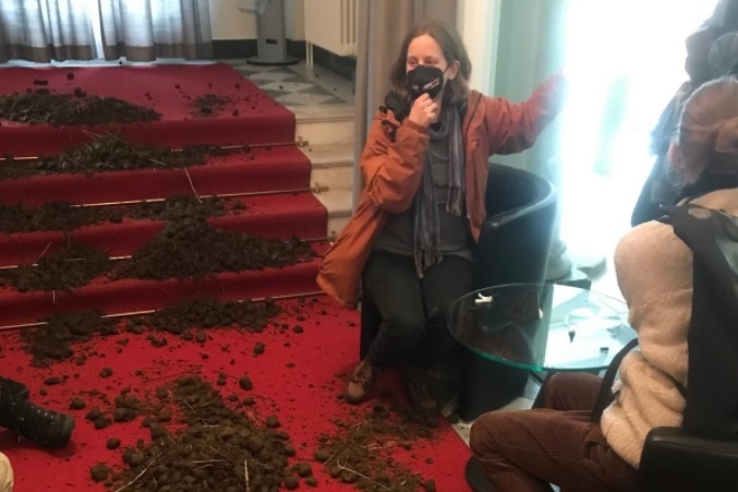 Protesters used manure in France and Germany – World-Signals News