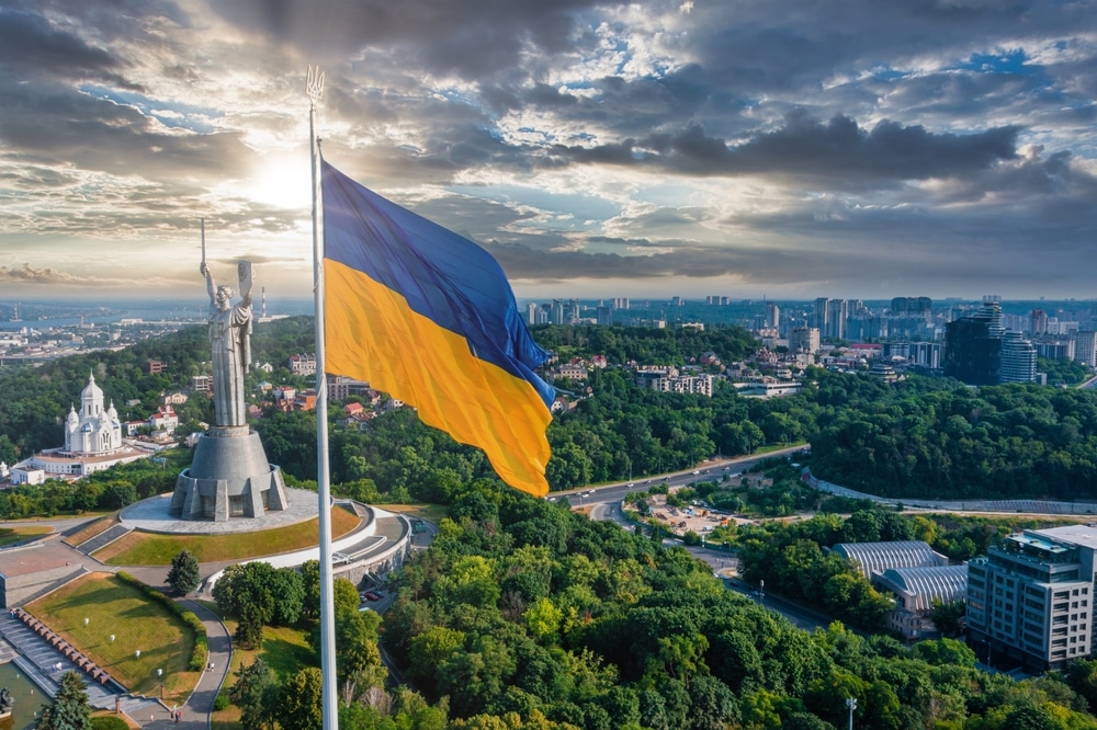 DEVELOPING: Invasion underway! Explosions reported near KYIV
