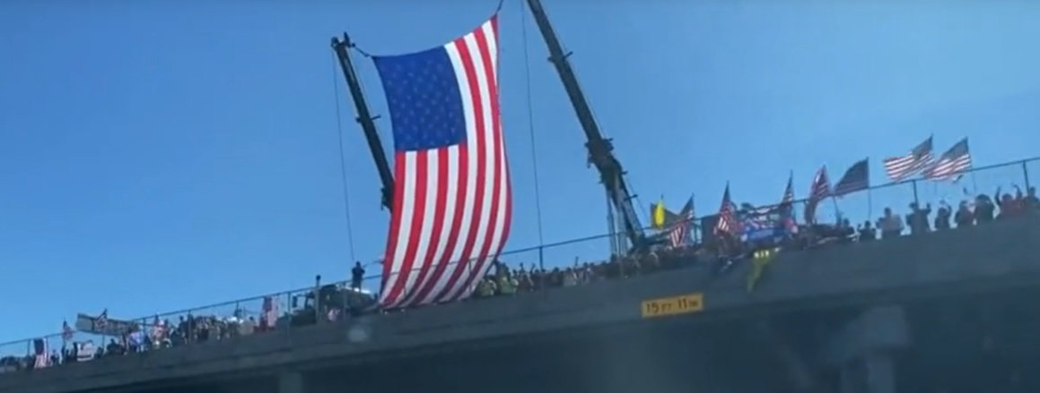 St. Louis Welcomes US Trucker Convoy on Way to Indianapolis - Huge Crowds at Overpasses
