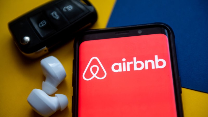 Moral Exhibitionism: Airbnb Terminates Service in Russia