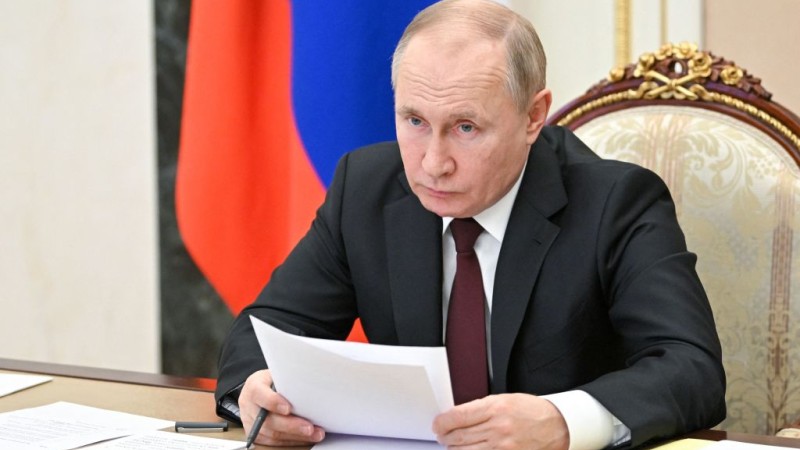 Putin Blames Western Ruling Elite For Global Economic Problems