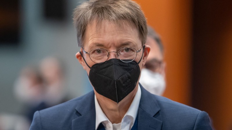 Health Minister Fears Wave of Unvaccinated Ukrainian Refugees Entering Germany