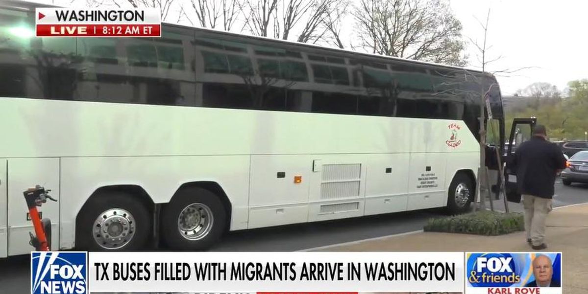 First bus of illegal immigrants from Texas arrives in DC - TheBlaze