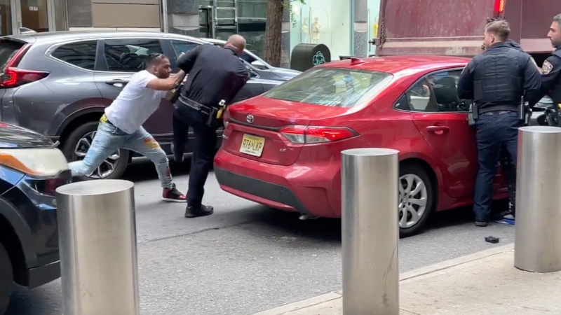 Wild Video: Suspect Shoves Cop, Escapes Arrest on Busy NYC Street – NewsWars