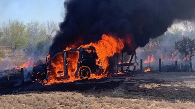 Shock Video: Officers Rescue Migrant Trapped Inside Duffel Bag in Burning SUV – NewsWars