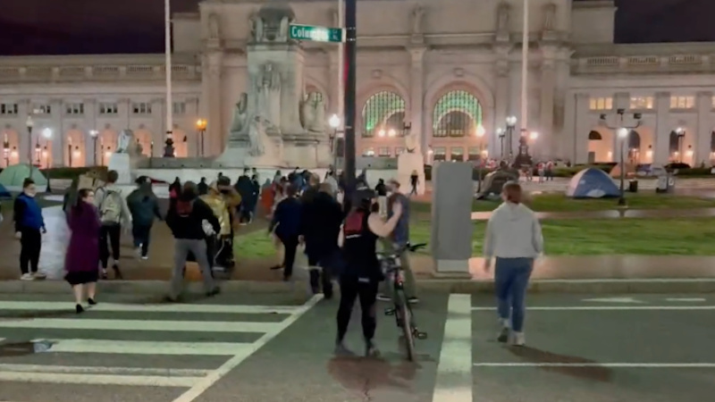 Watch: Antifa Radicals Confront Reporters as Busloads of Illegals Dumped in DC – NewsWars