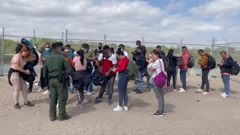 Multiple Large Groups of Illegals Caught in Texas County in 48 Hours – NewsWars