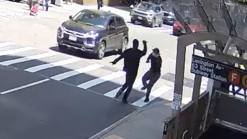 Shock Video: Masked Suspect Stabs Man in Broad Daylight in NYC – NewsWars