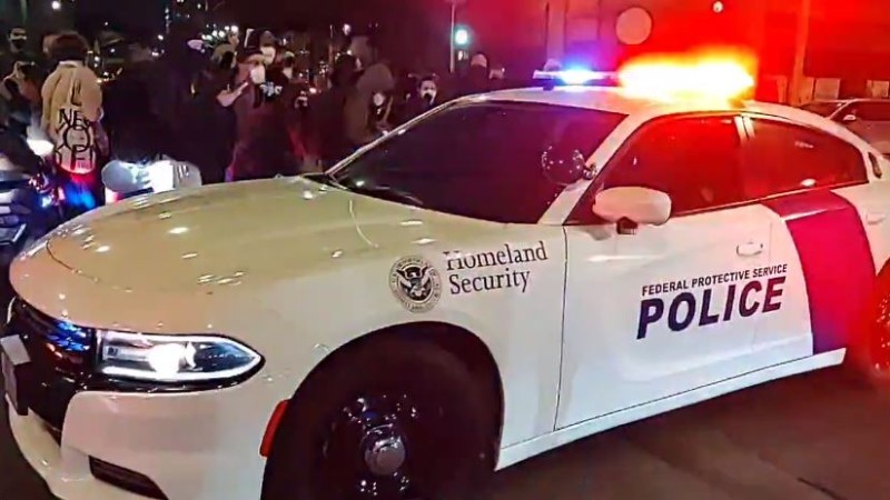 Rioters Attack Cops, Smash Windows During Roe v Wade Protest in LA