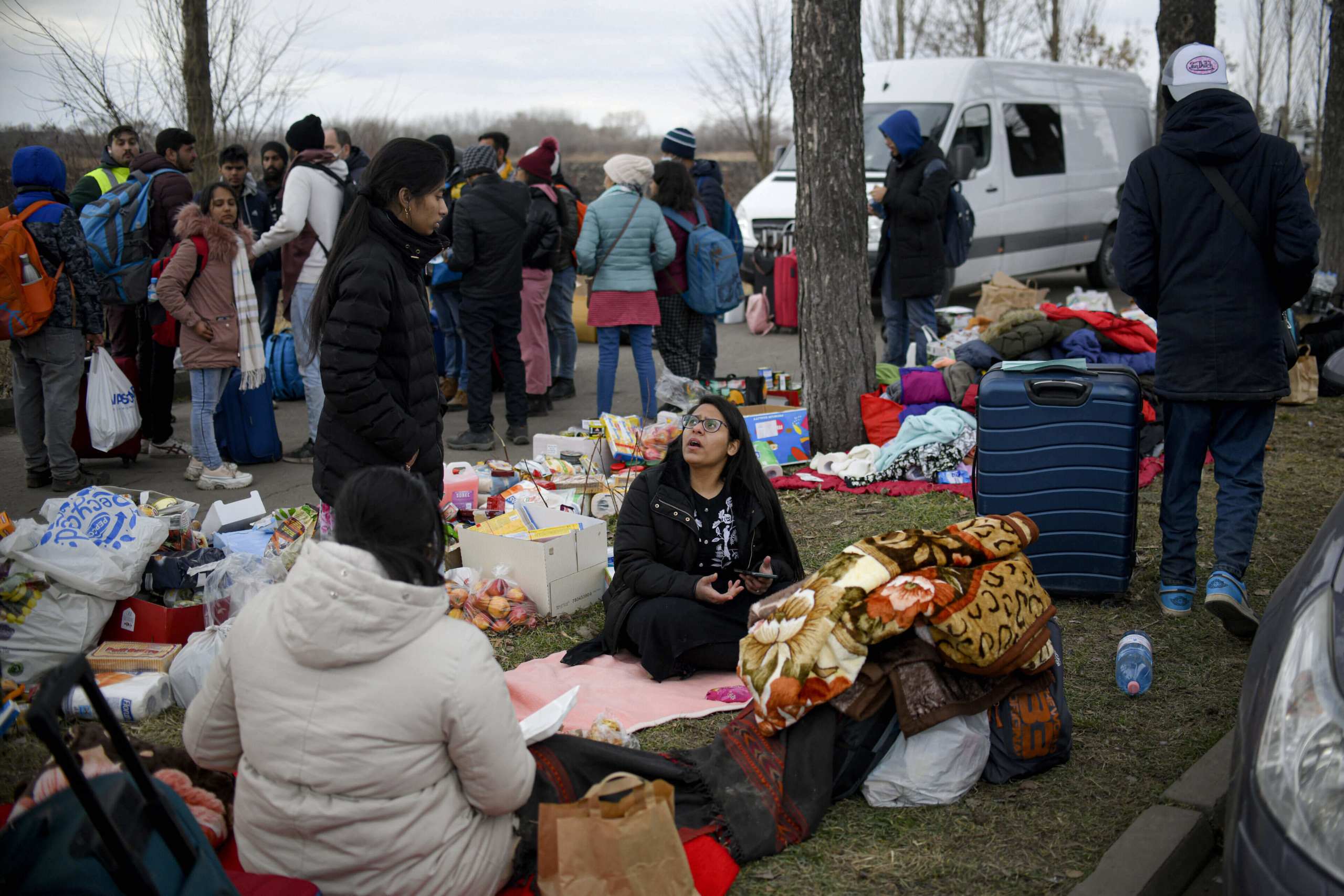 Roma refugees refuse Czech accommodation offer, set up camp near Brno train station