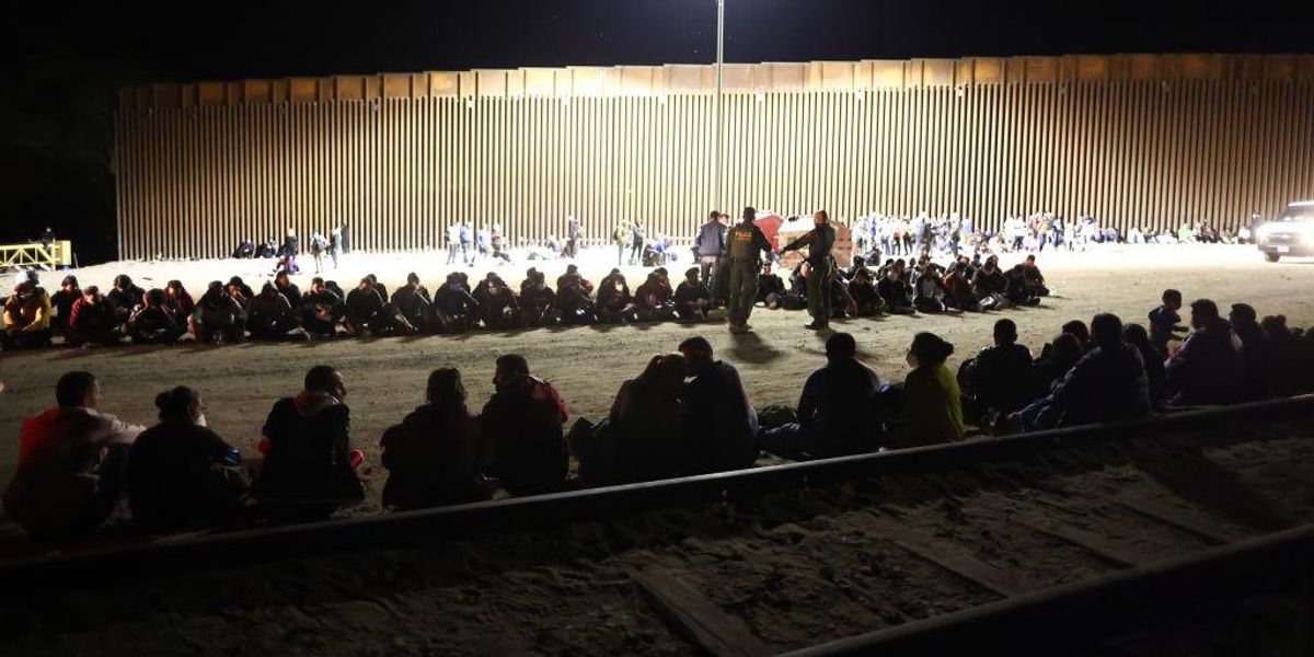 Border Patrol prepared for mass release of illegal immigrants into the US before last-minute ruling kept Title 42 in place, document shows - TheBlaze