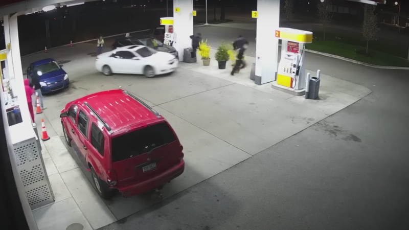 Wild Video: Driver Rams Cars at Gas Station During Fight – NewsWars