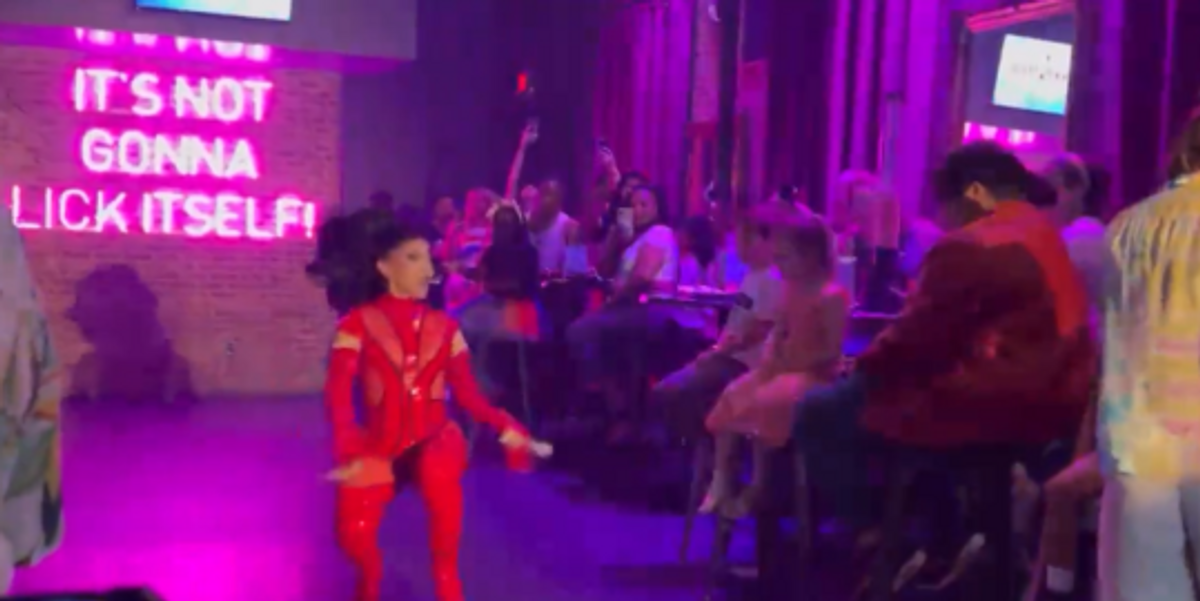 Drag queen show for children at gay bar - TheBlaze