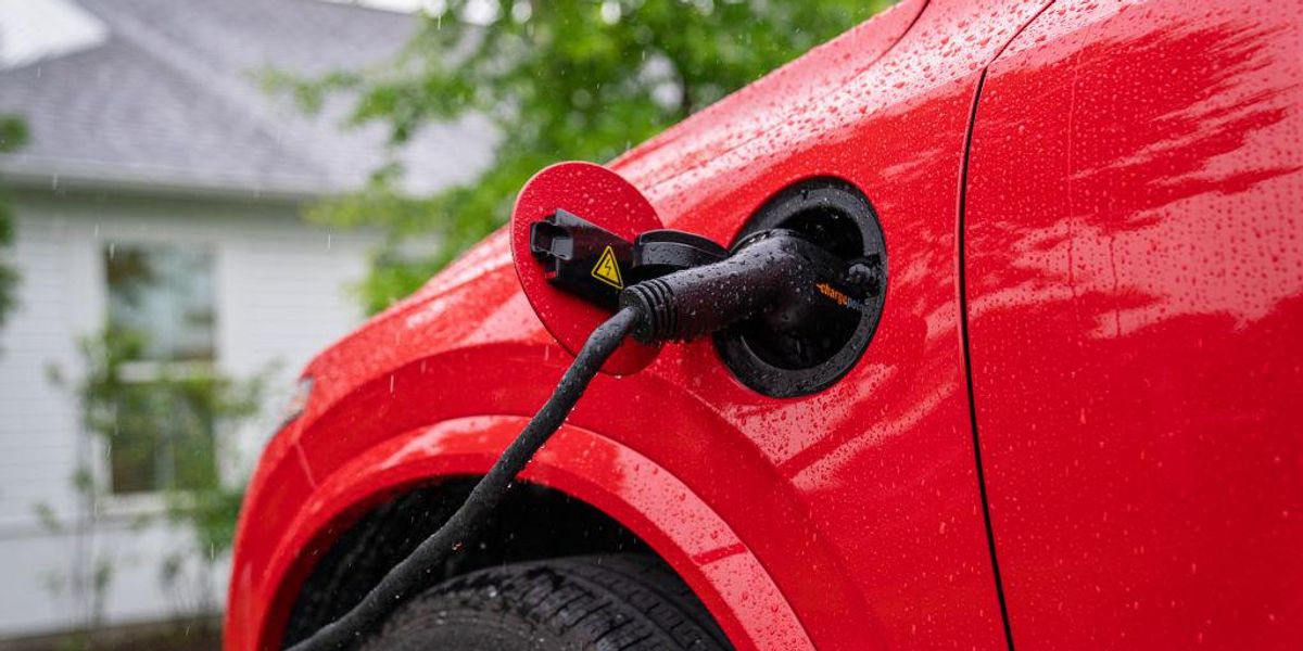 Journalist attempts road trip in electric car, ends up spending more time charging than sleeping. 'Fumes never smelled so sweet,' she says upon returning to gas fuel. - TheBlaze