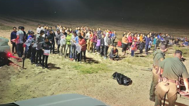 Border Agents Encounter Nearly 150 ‘Child Migrants’ Among Massive Groups of Illegals – NewsWars