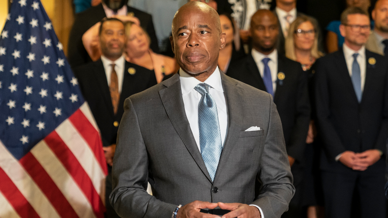 NYC Mayorâs Aide Mugged in Broad Daylight – NewsWars