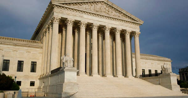 Democrats introduce bill to enact term limits for Supreme Court justices