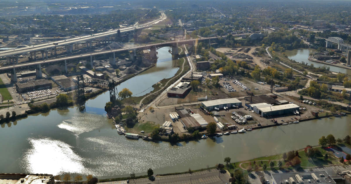 Suspect shoots woman at Ohio warehouse, then climbs pole, dies of electrocution, police say