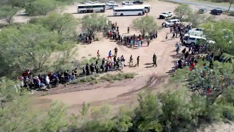 Watch: ‘One of the Largest Groups We’ve Ever Seen’ – Mob of 500 Illegals Swarms Texas – NewsWars