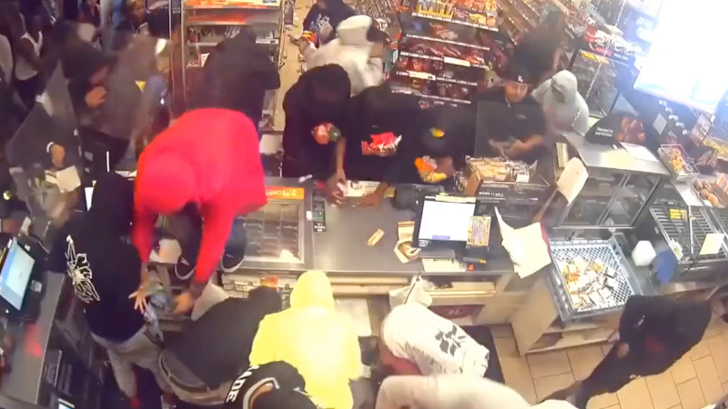 Shock Video: ‘Flash Mob’ Loots 7-Eleven Shop in LA – NewsWars
