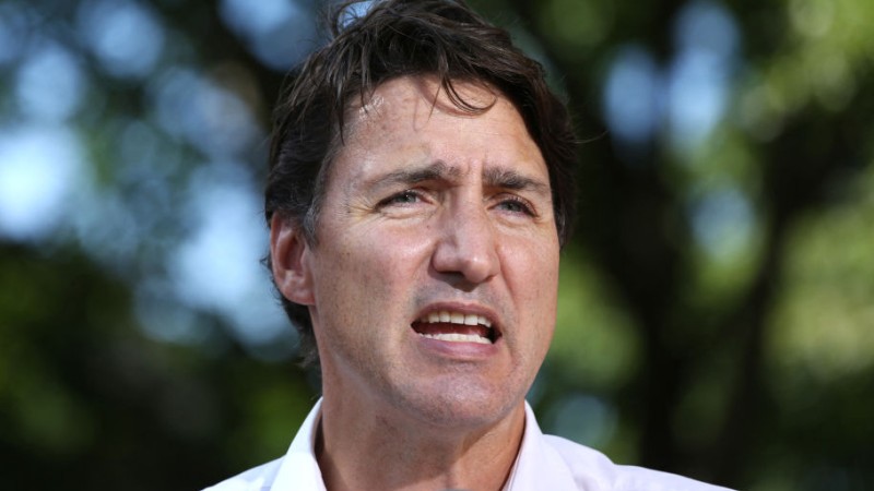 Hypocrite Trudeau Caught Maskless After Flying on Private Jet – NewsWars