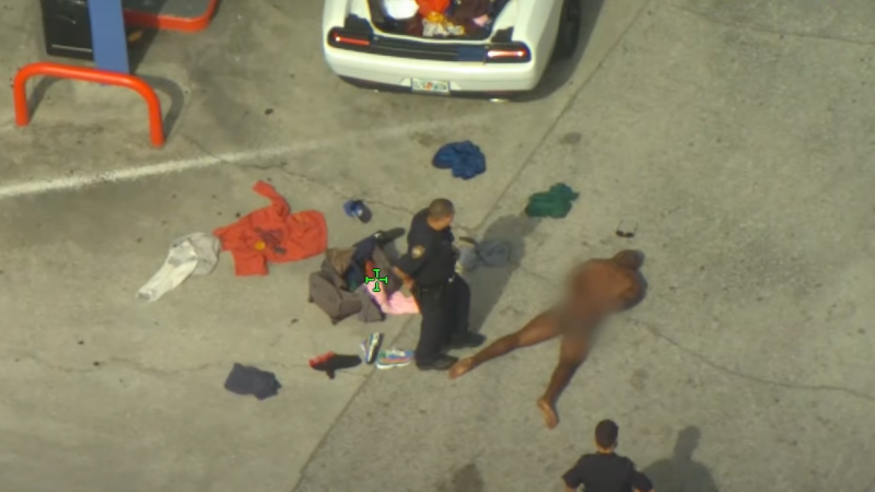 Shock Video: Naked Man Wielding Machete Arrested at Florida Gas Station – NewsWars