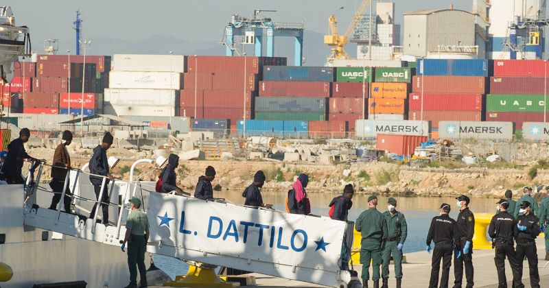Spain: Gang of African Illegals Arrested for Robbing, Sexually Assaulting Group of Minors
