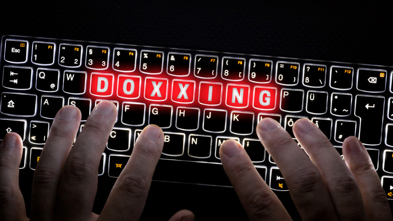Twitter Allows Former UK MP to Doxx Journalist In Ukraine, Putting Her Life In Danger