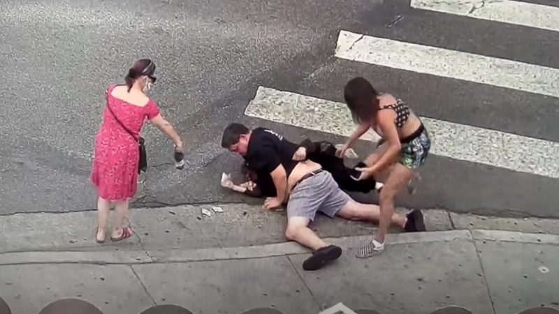 Shock Video: LA Restaurant Owner Takes Down Thief Who Attacked Elderly Diner – NewsWars