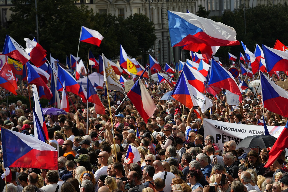 Protests over energy crisis and inflation heat up across Europe, 70,000 march in Czech capital of Prague calling for end to sanctions on Russia