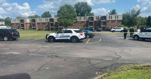 4-year-old inside apartment when man forces his way in, shoots woman