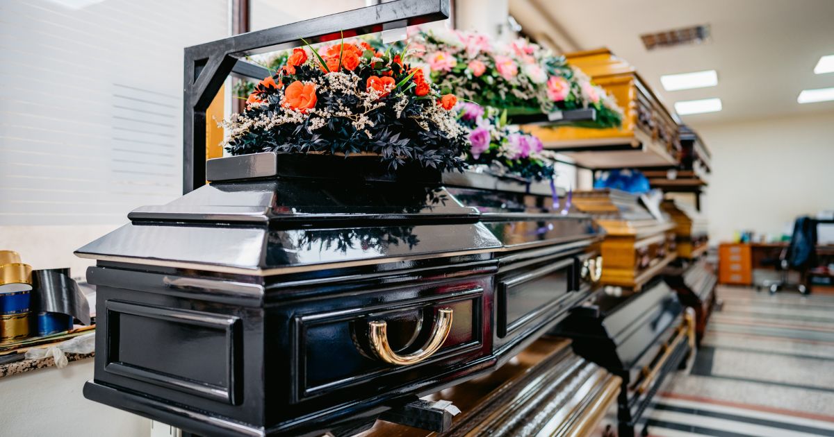 Watch: Funeral Director Reports Mass Death in 'Young Jab Recipients' - 'This is an Agenda'