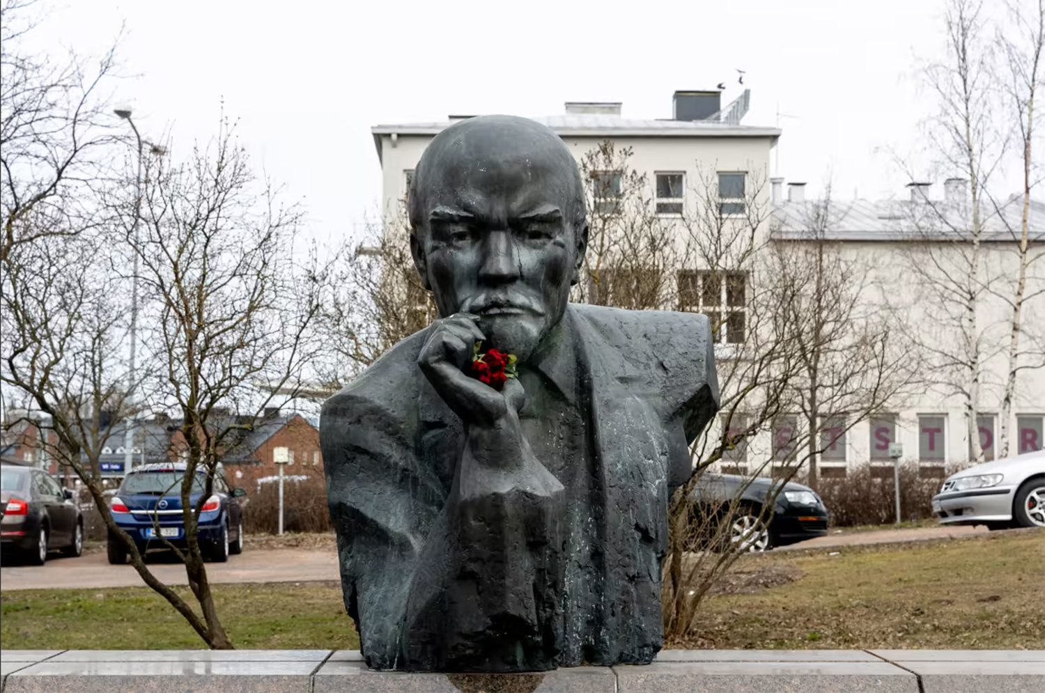 Finland removes last public Lenin statue