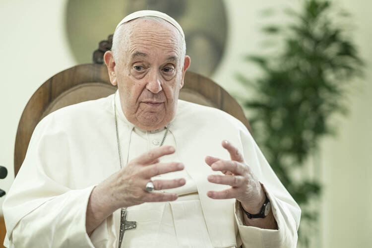 Exclusive: Pope Francis discusses Ukraine, U.S. bishops and more | America Magazine