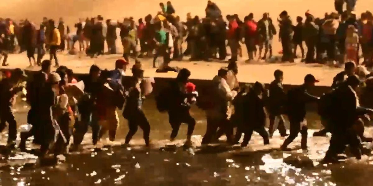 Thousands of illegal aliens storm El Paso in 'one of the largest mass crossings ever' - TheBlaze