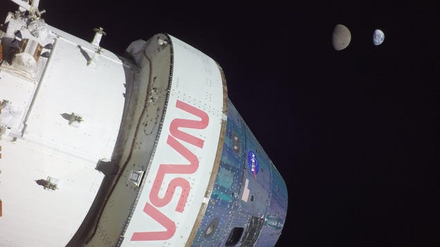 NASA's Orion Spacecraft Successfully Breaks Free From Lunar Orbit