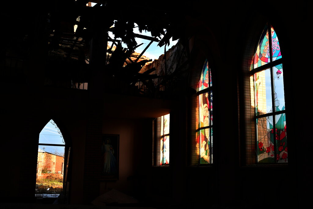 Russians destroy Catholic church in Bakhmut