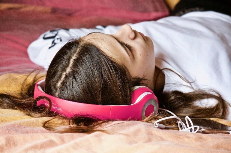 Exploring the Features of Music That People Fall Asleep To - Neuroscience News