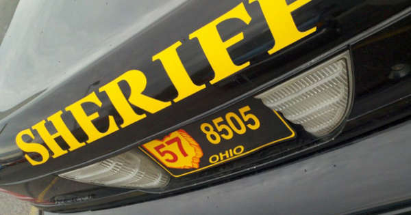 Suspects flee after hitting Montgomery County Sheriff's deputy cruiser