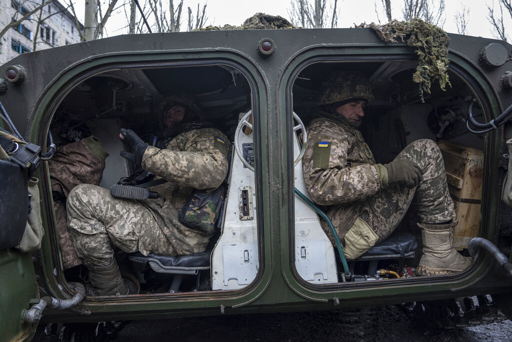 Front-line Ukrainian soldiers only survive 4 hours, says US volunteer fighting outside Bahkmut