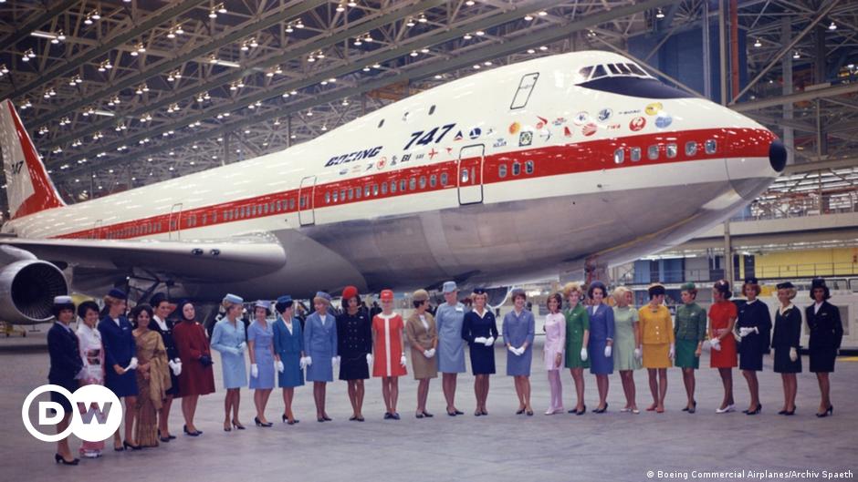 Jumbo jet era ends as Boeing delivers last 747 plane – DW – 01/31/2023