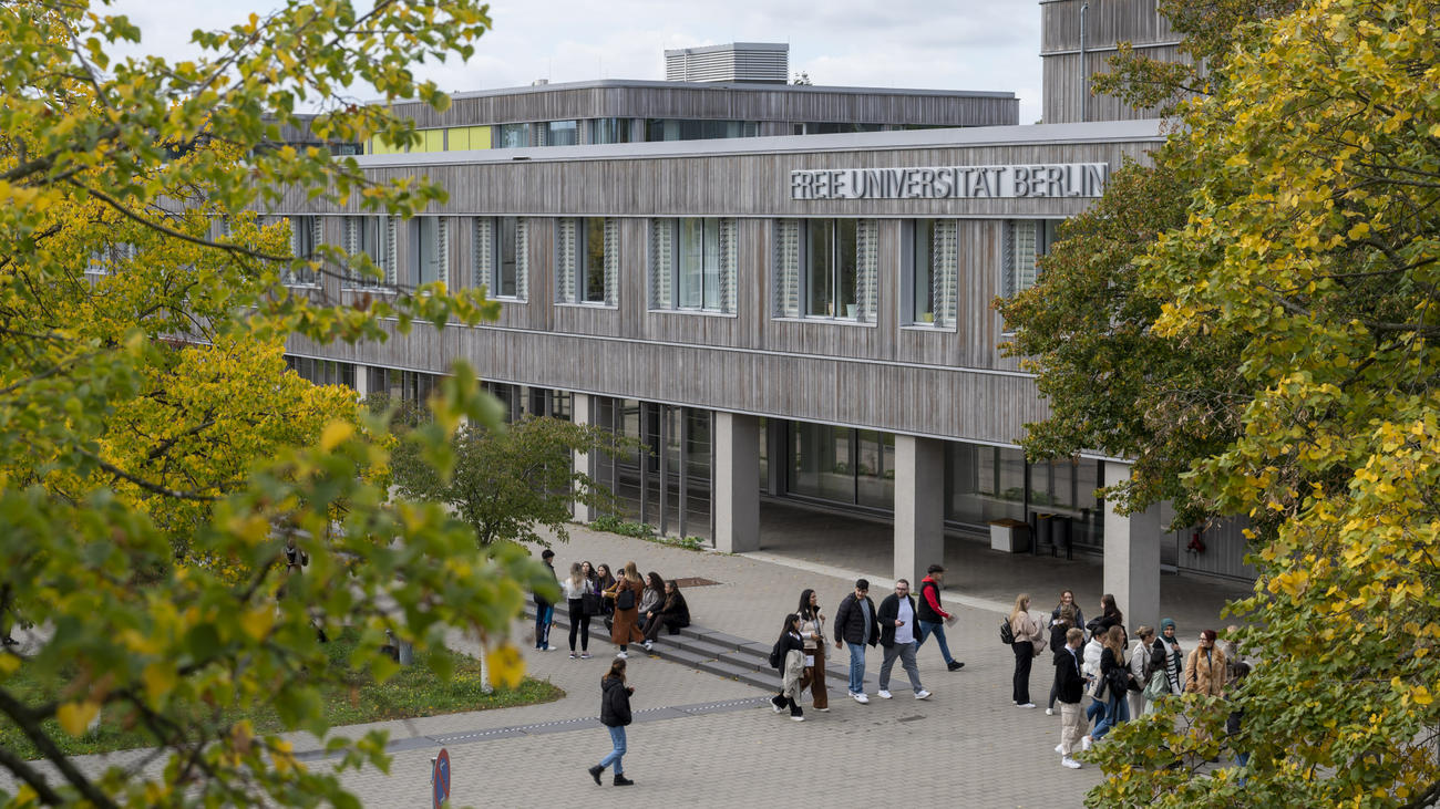Berlin university says students shouldn't call police on migrant sex offender