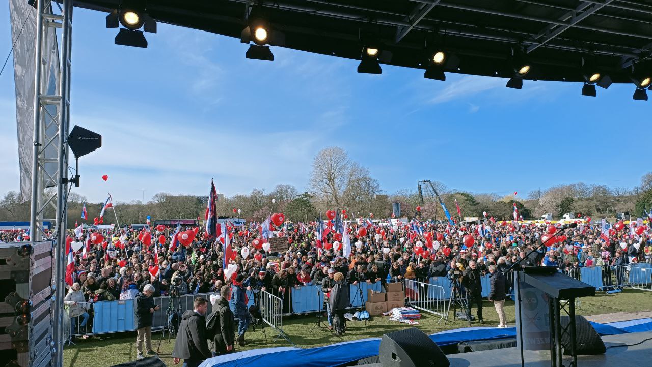 10,000 Dutch farmers protest government's crippling nitrogen emissions target in The Hague