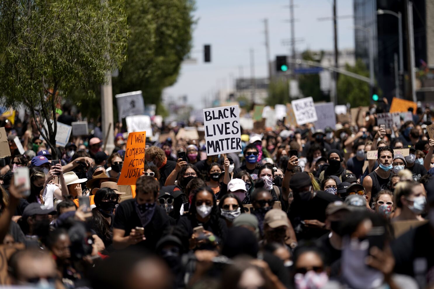 BLM Rioters Get $6M Because Cops Didn’t Wear Face Masks | Frontpage Mag