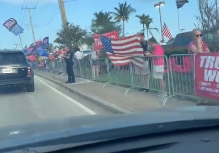HUNDREDS of Trump Supporters Line Palm Beach Highway to Greet President Trump back from NYC Sh*thole (VIDEO) | The Gateway Pundit | by Joe Hoft
