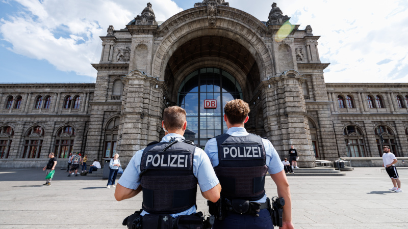 Bloody Scene as Syrian Migrant Yelling ‘Allahu Akbar’ Attacks Police Officers in Germany