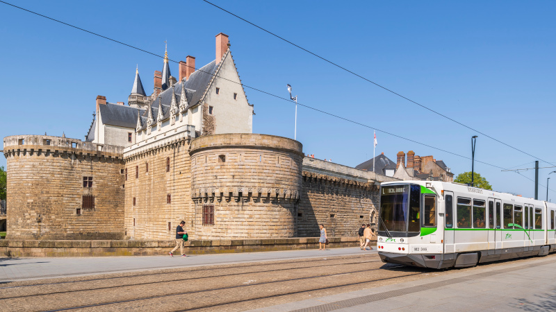 France: Good Samaritan Thrown Onto Train Tracks by Foreign Robbery Suspect