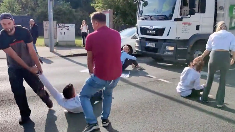Videos: Germans Have Had It With Eco Protesters Sitting In The Road