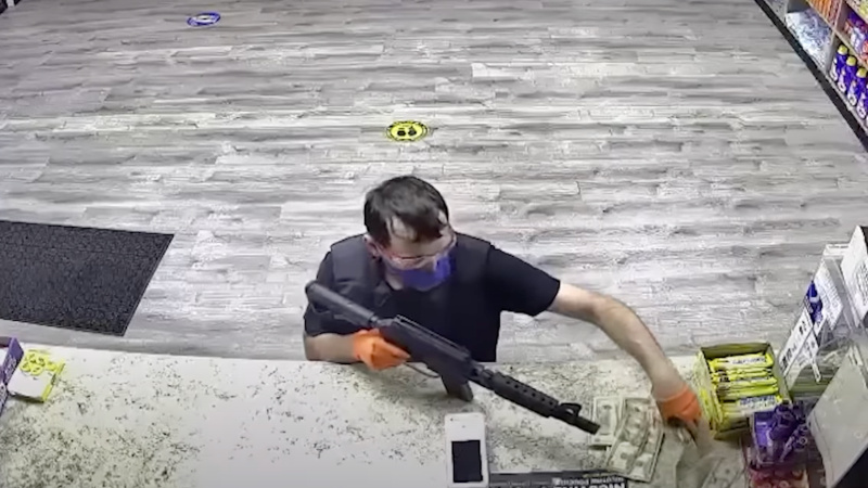 Shock Video: Suspect Wielding ‘Rifle’ Robs NYC Shop