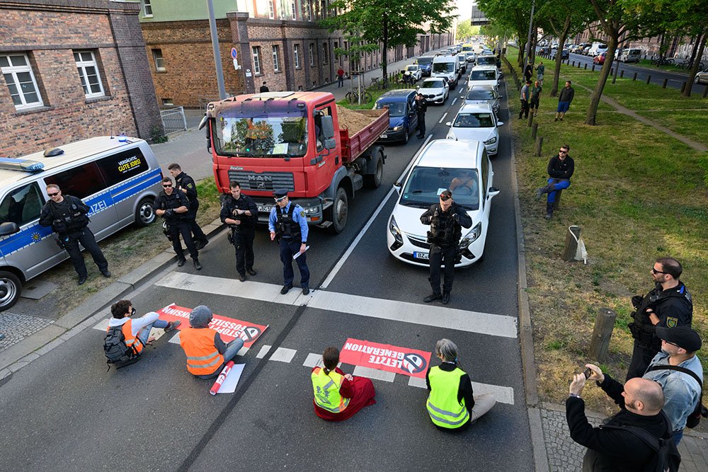German police have sent bills to eco-activists | Voice of Europe